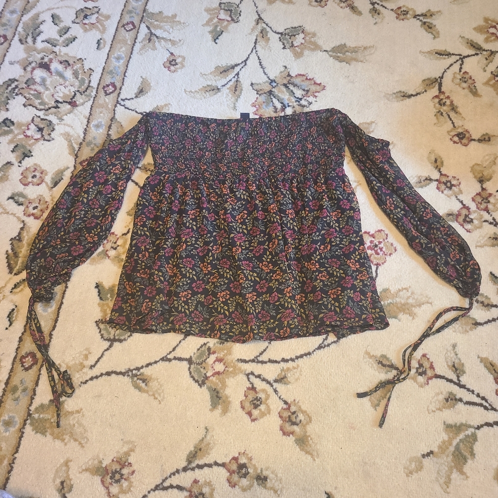 Off the shoulder American Eagle Top
